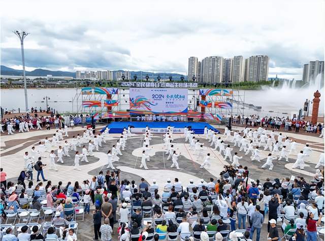 与奥运同行与健康相伴2024年“全民健身日”云南省主会场在火城楚雄盛大启动点燃“勤锻炼”健身热潮(图1)