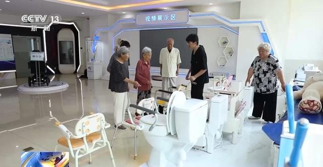米乐M6：老年人兴趣班安排上了！声乐、舞蹈、瑜伽……(图2)