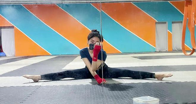 柳江边众人聚会竟然是为了这事(图2)