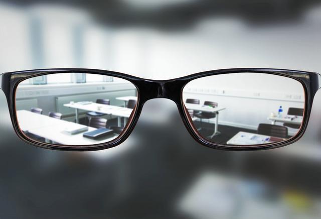 高度近视可做ICL晶体植入术安全可逆矫治1800度内近视(图1)