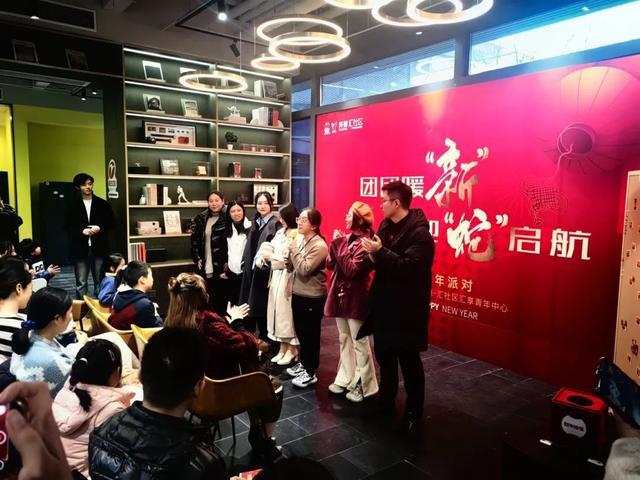 带着“毛孩子”上夜校！学合唱、表演、美妆……青年自治的社区长这样→(图5)