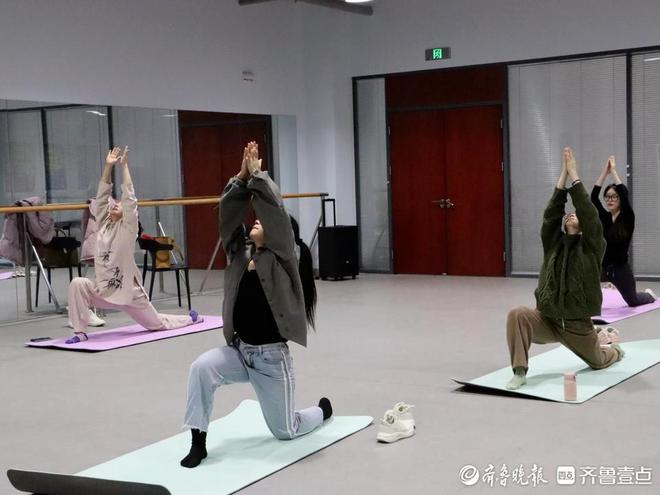 米乐M6：上轻食开减脂课开展减重比赛高校掀起“健康风暴”(图3)