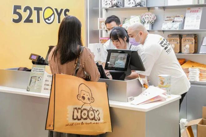 米乐M6平台：三大电商618活动开启52TOYS获万达电影融资Airpods520整活蒙牛、荣耀、追觅等品牌动态(图5)