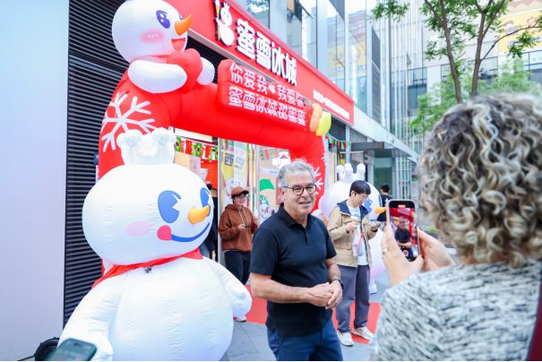 米乐M6平台：三大电商618活动开启52TOYS获万达电影融资Airpods520整活蒙牛、荣耀、追觅等品牌动态(图2)