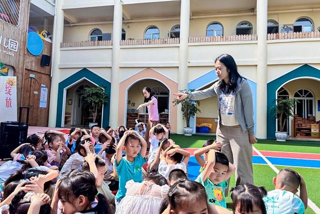 米乐M6平台：四川高坪：机关幼儿园开展防震减灾应急演练系列活动(图3)