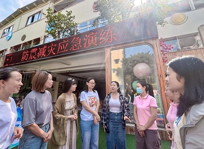 米乐M6平台：四川高坪：机关幼儿园开展防震减灾应急演练系列活动(图4)