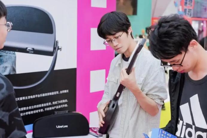 狂卖10亿的“没用”玩具成了年轻人团建新宠(图4)