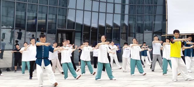 盐城市委市级机关工委首获“全国群众体育先进单位”称号(图2)