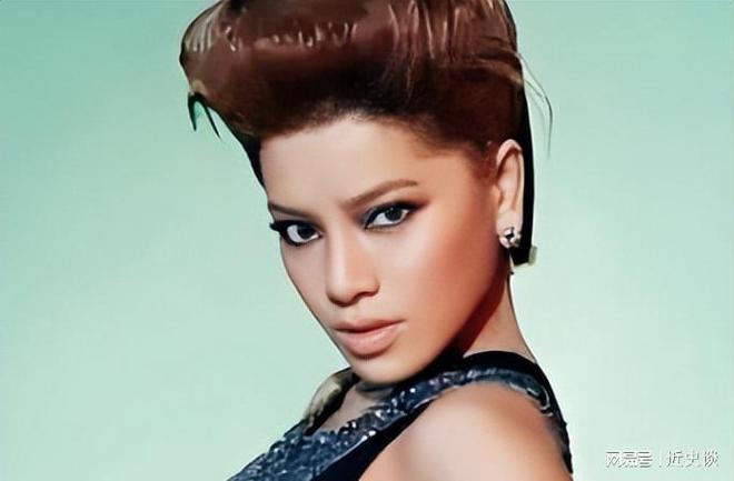 曾是超女冠军却因整容失败像“怪物”全身只剩下眼珠是自己的(图2)