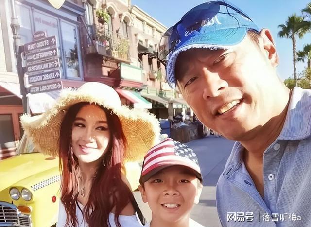 温碧霞59岁形象变化大皱纹与尖鼻引嘲昔日美人现老态(图2)