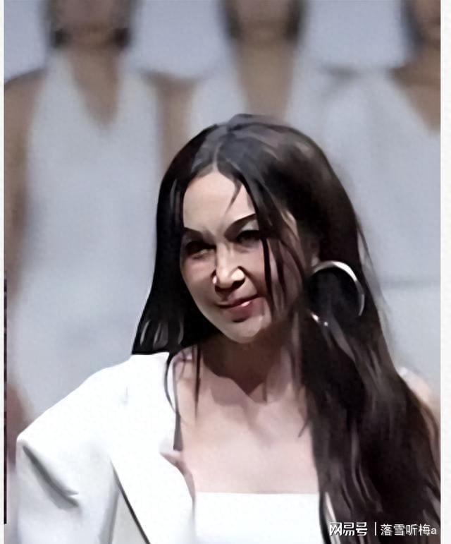 温碧霞59岁形象变化大皱纹与尖鼻引嘲昔日美人现老态(图1)
