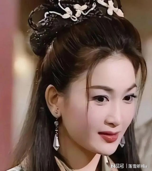 温碧霞59岁形象变化大皱纹与尖鼻引嘲昔日美人现老态(图3)