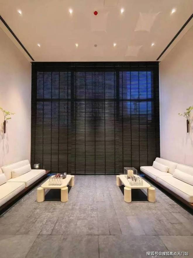 好房报道龙盛湾上售楼处发布：苏河湾龙盛湾上顶奢生活之选(图1)