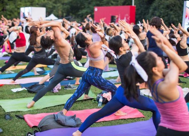 狂赚18亿!比爱马仕更“洗脑”的运动奢侈品正在掏空中产的钱包(图3)