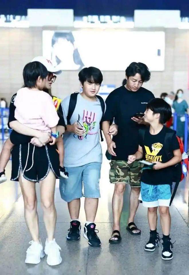 米乐M6:拳王邹市明自爆破产不止赔光2亿妻子参加婚礼撕下最后的体面(图17)