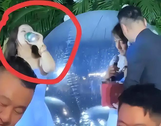 米乐M6:拳王邹市明自爆破产不止赔光2亿妻子参加婚礼撕下最后的体面(图3)