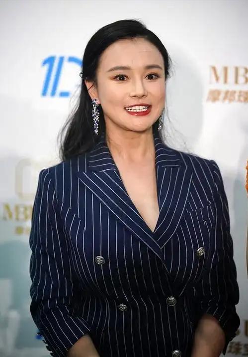 米乐M6:拳王邹市明自爆破产不止赔光2亿妻子参加婚礼撕下最后的体面(图7)