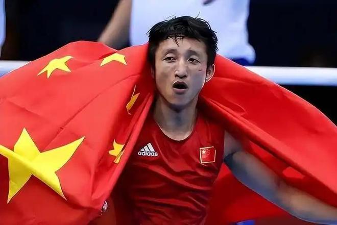 米乐M6:拳王邹市明自爆破产不止赔光2亿妻子参加婚礼撕下最后的体面(图13)