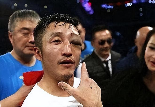 米乐M6:拳王邹市明自爆破产不止赔光2亿妻子参加婚礼撕下最后的体面(图19)