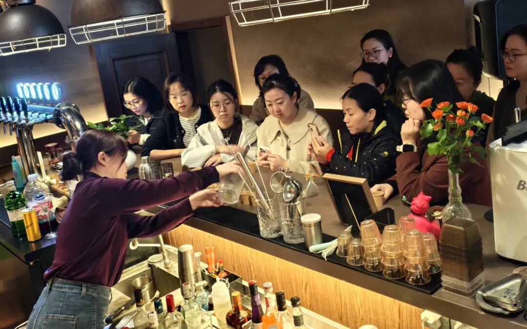 南京顶山街道：青年夜校解锁夜生活新方式(图2)