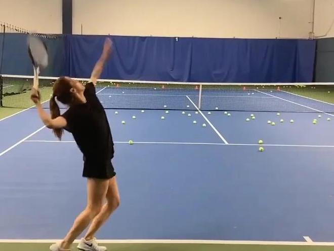 43岁谢婷婷再夺网球冠军!小7岁男友全程陪同曾挺32周孕肚比赛(图3)