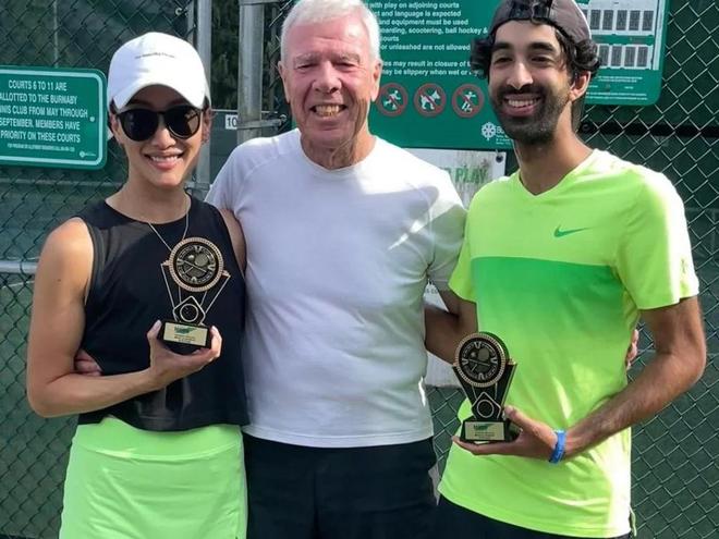 43岁谢婷婷再夺网球冠军!小7岁男友全程陪同曾挺32周孕肚比赛(图9)