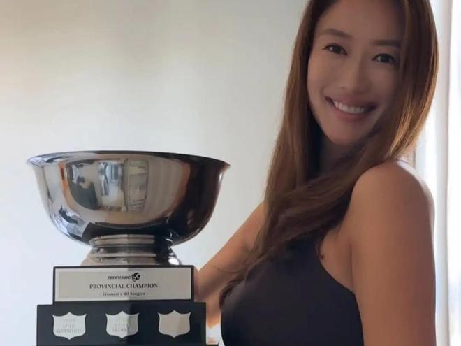 43岁谢婷婷再夺网球冠军!小7岁男友全程陪同曾挺32周孕肚比赛(图14)