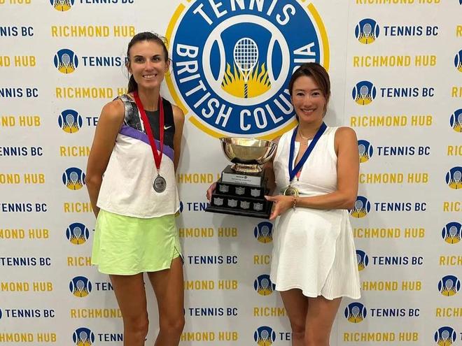 43岁谢婷婷再夺网球冠军!小7岁男友全程陪同曾挺32周孕肚比赛(图11)