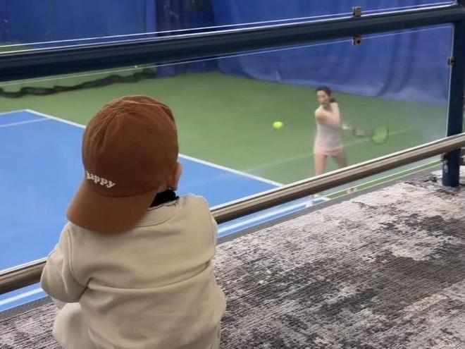 43岁谢婷婷再夺网球冠军!小7岁男友全程陪同曾挺32周孕肚比赛(图23)