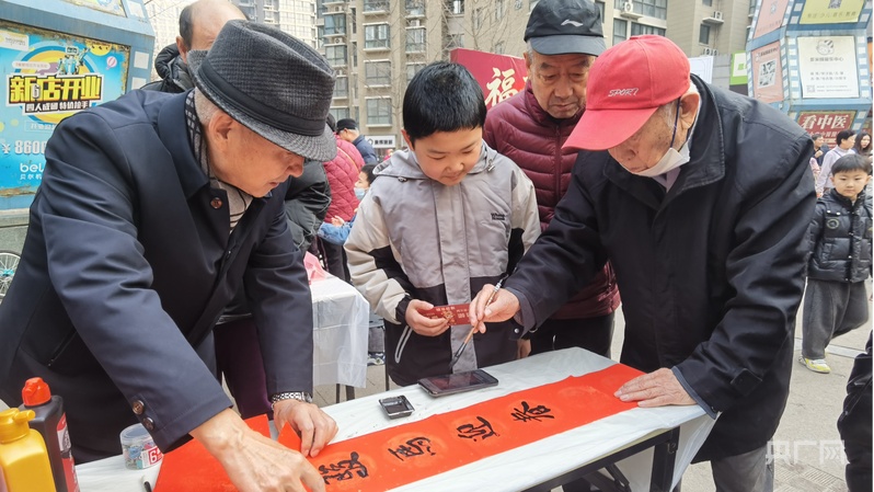 新春走基层新春暖意浓便民在身边(图1)